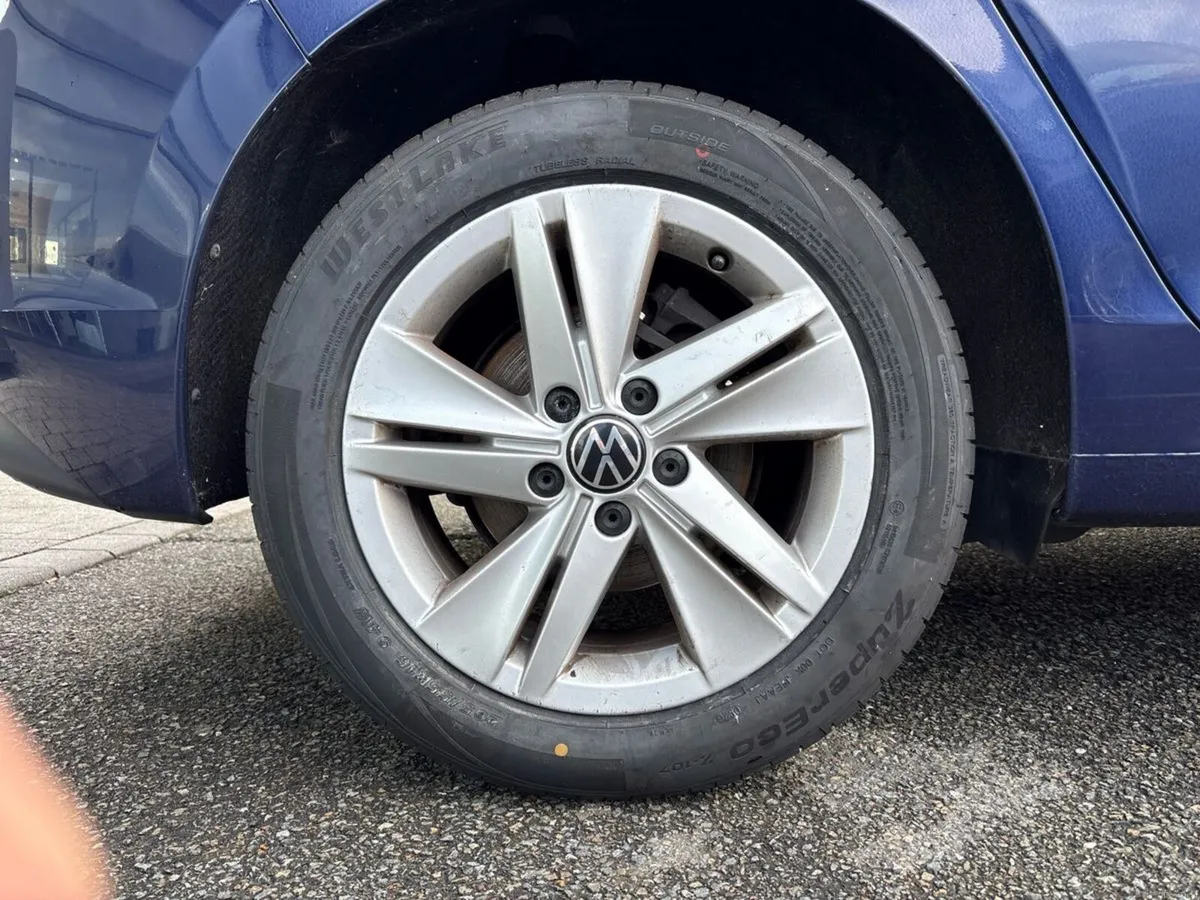 Volkswagen Golf 2.0 TDI 115HP Life - Image 5