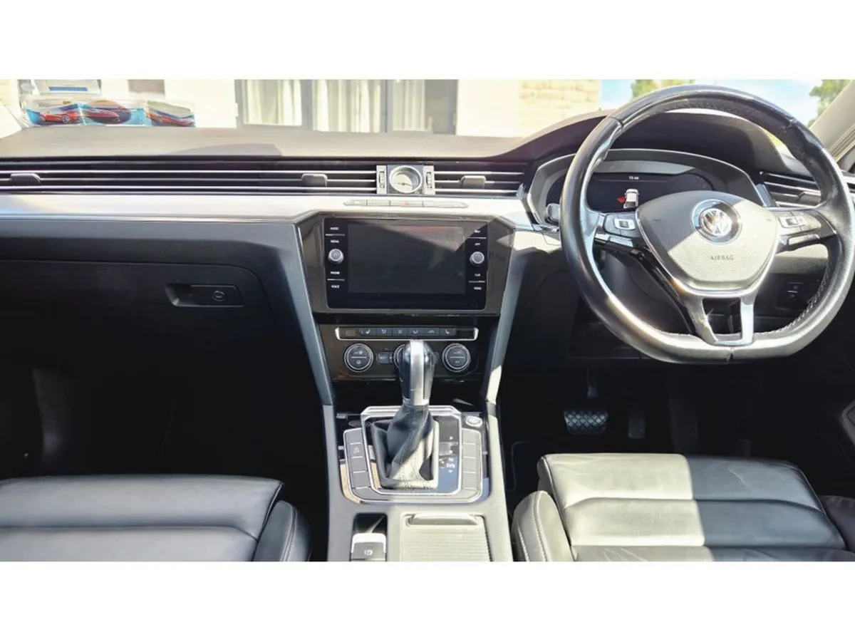Volkswagen Passat 2019 - Image 2