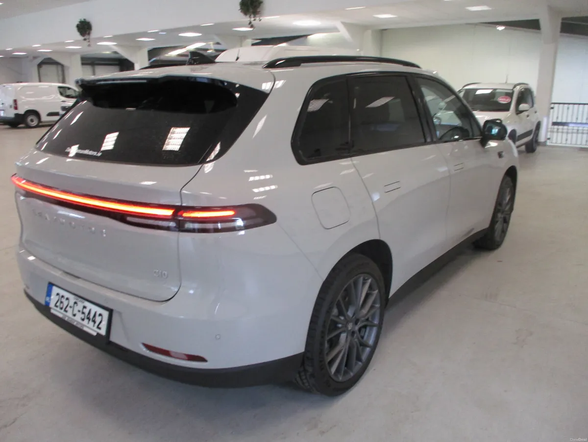 2026 LEAPMOTOR C-10 DESIGN HYBRID E.V DEMO - Image 4