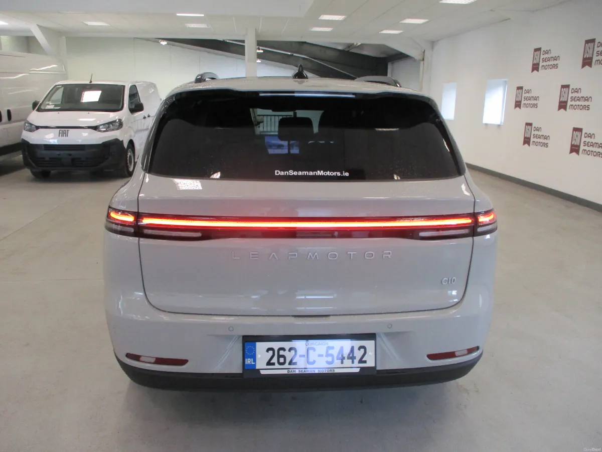2026 LEAPMOTOR C-10 DESIGN HYBRID E.V DEMO - Image 3