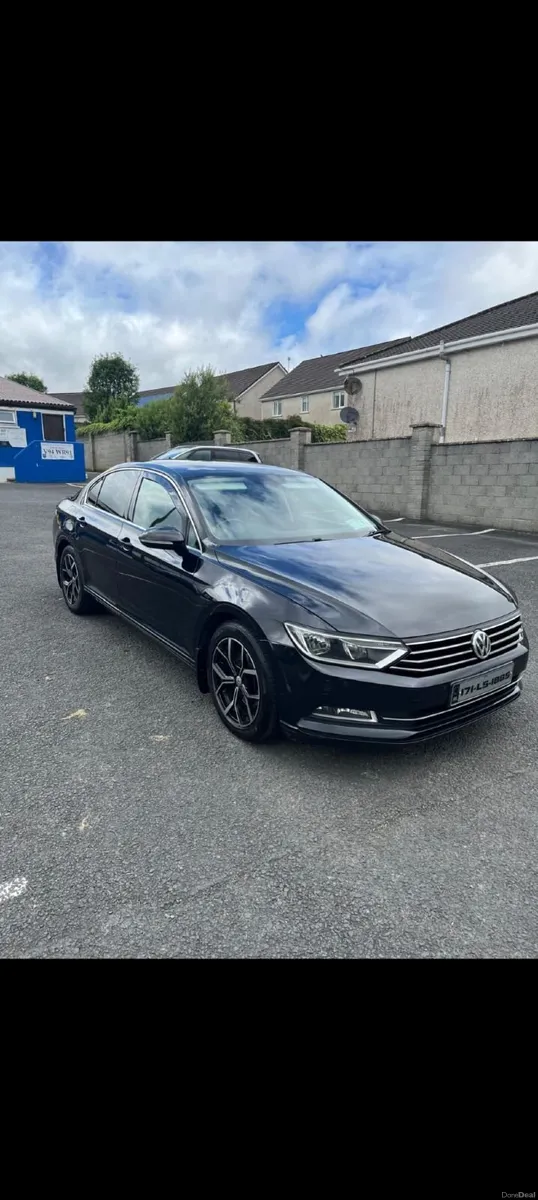 Volkswagen Passat 2017 - Image 2