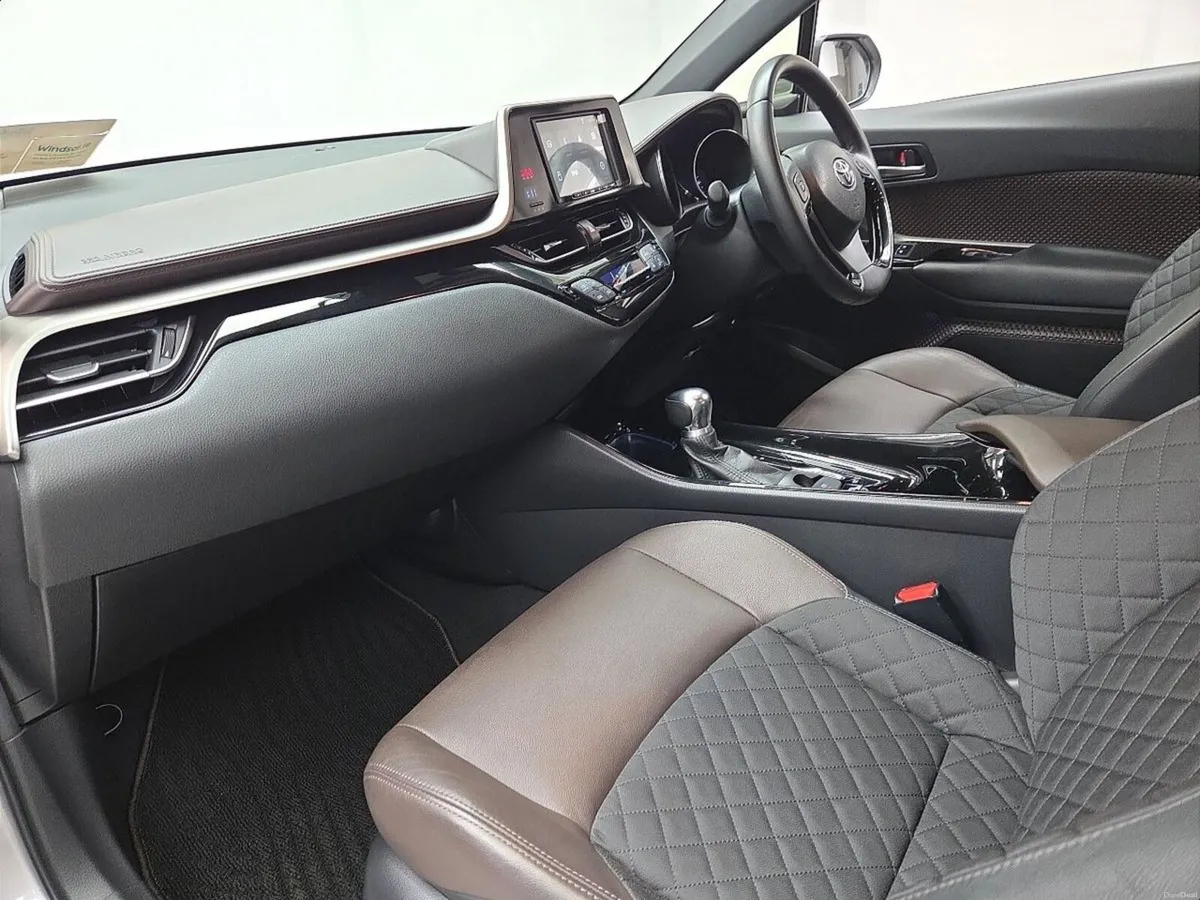Toyota C-HR G 1.8 Hybrid *Top spec* - Image 4