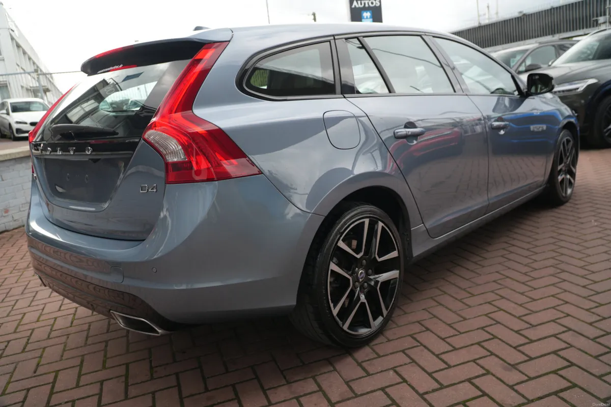 2017 VOLVO V60 D4 - Image 4