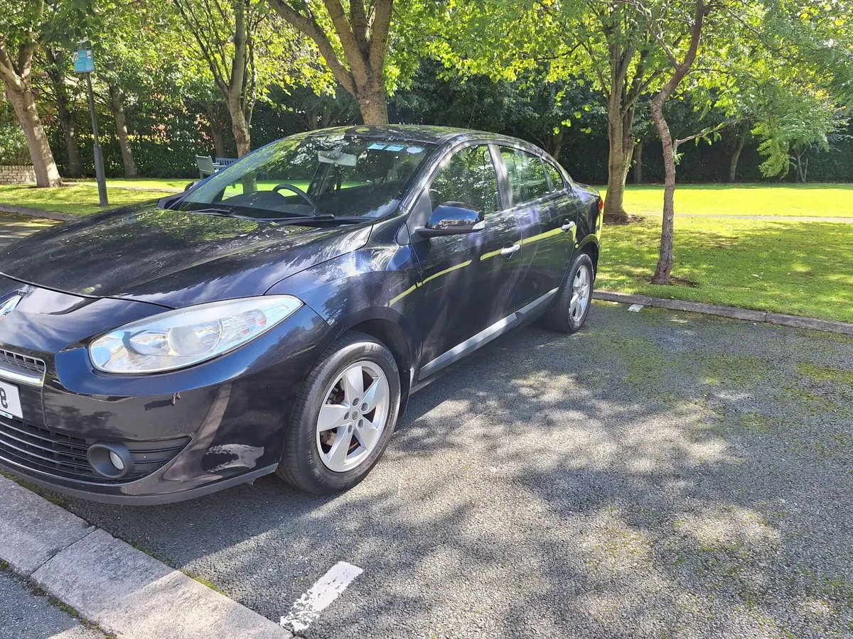 Renault Fluence 2011 - Image 2