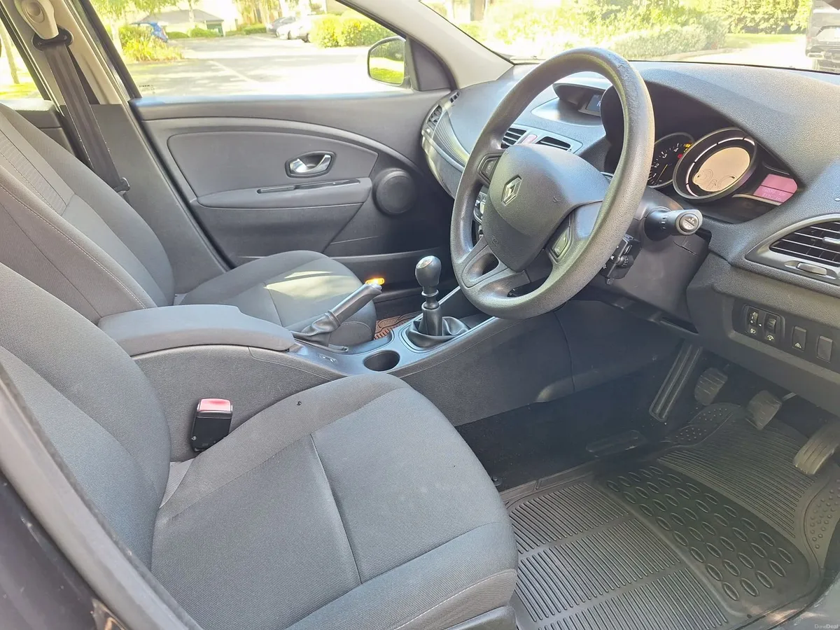 Renault Fluence 2011 - Image 6