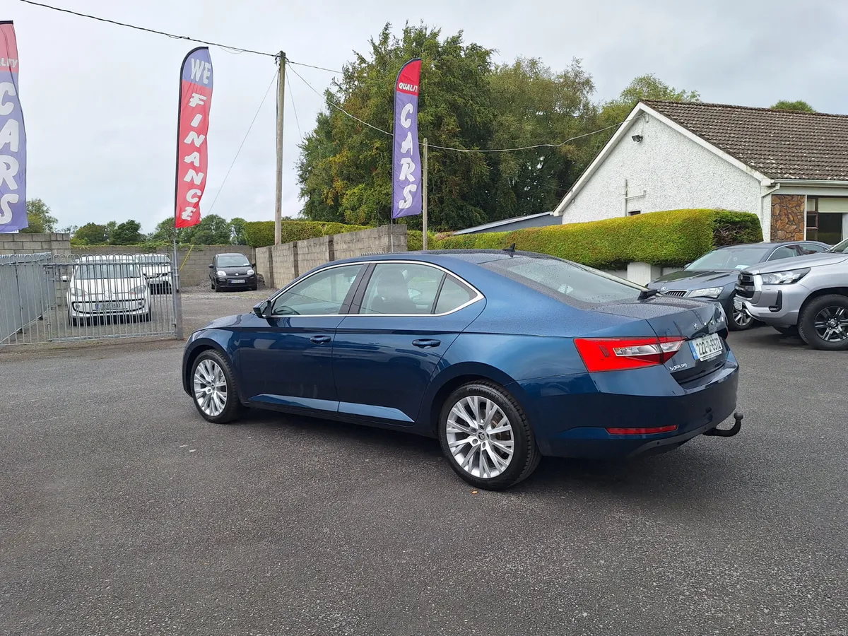 Superb AUTO 2.0 Tdi Style *Leather/Heat Seats/Cam - Image 4