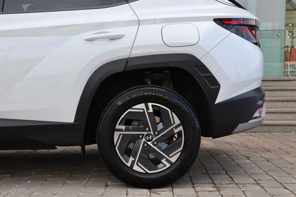 Hyundai Tucson Tucson FL Executive HEV Auto - Image 4