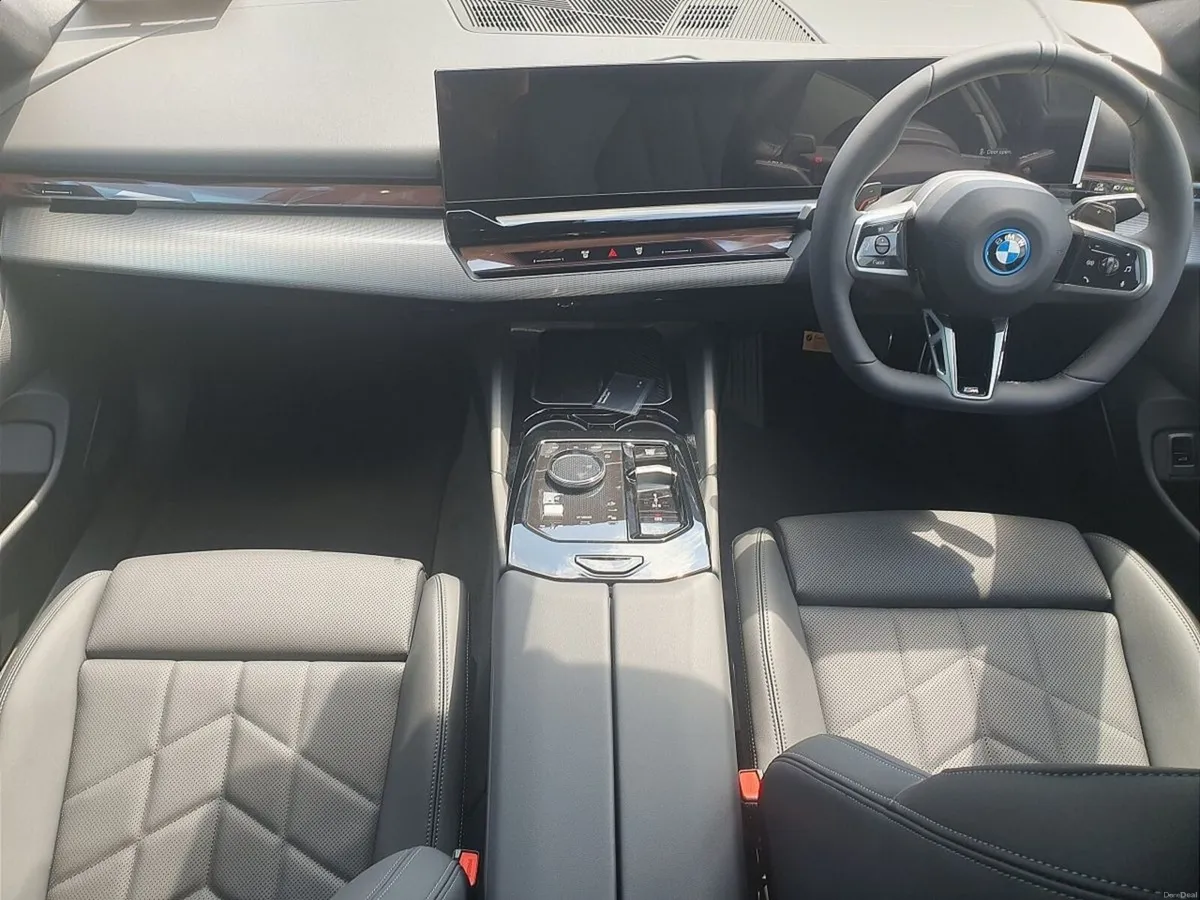 BMW 5-Series 530e M Sport Saloon - Image 4