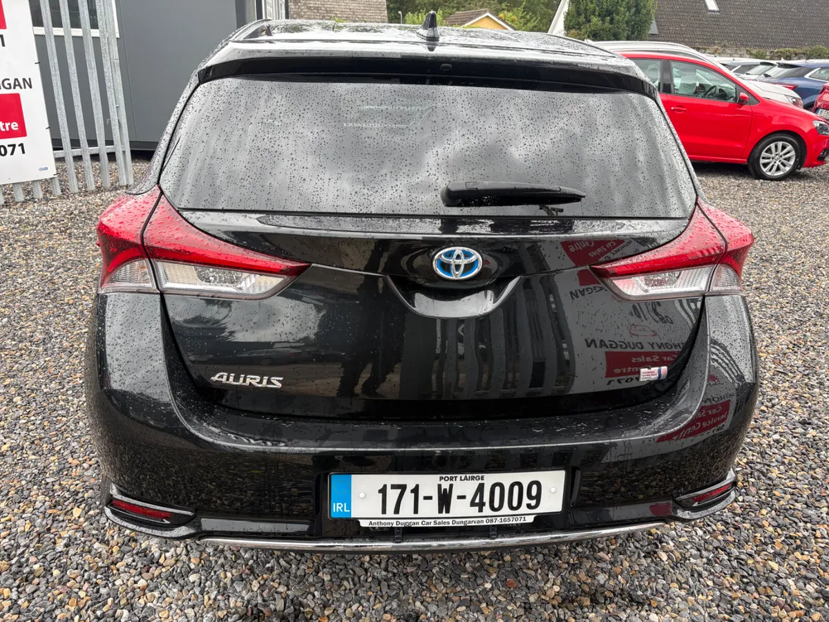 2017 Toyota Auris hybrid high spec - Image 5
