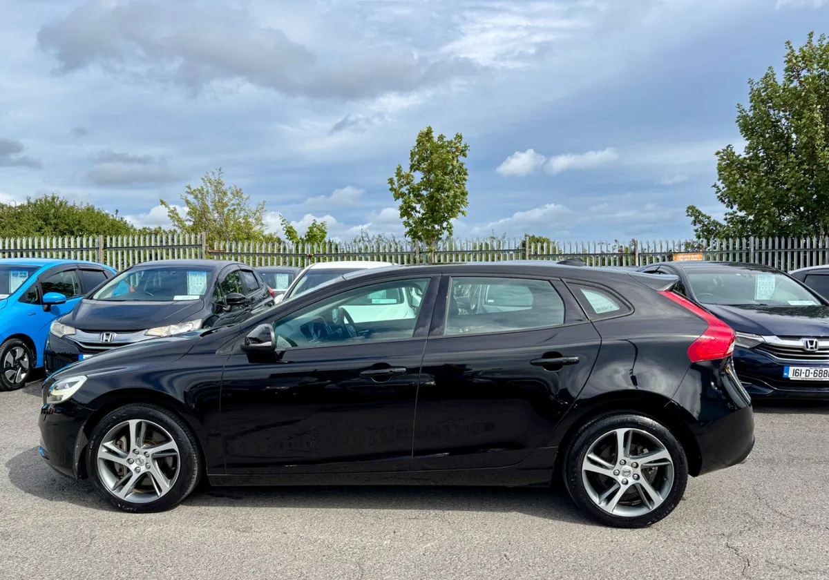 VOLVO V40 2018 2.0, DIESEL D4 - Image 5