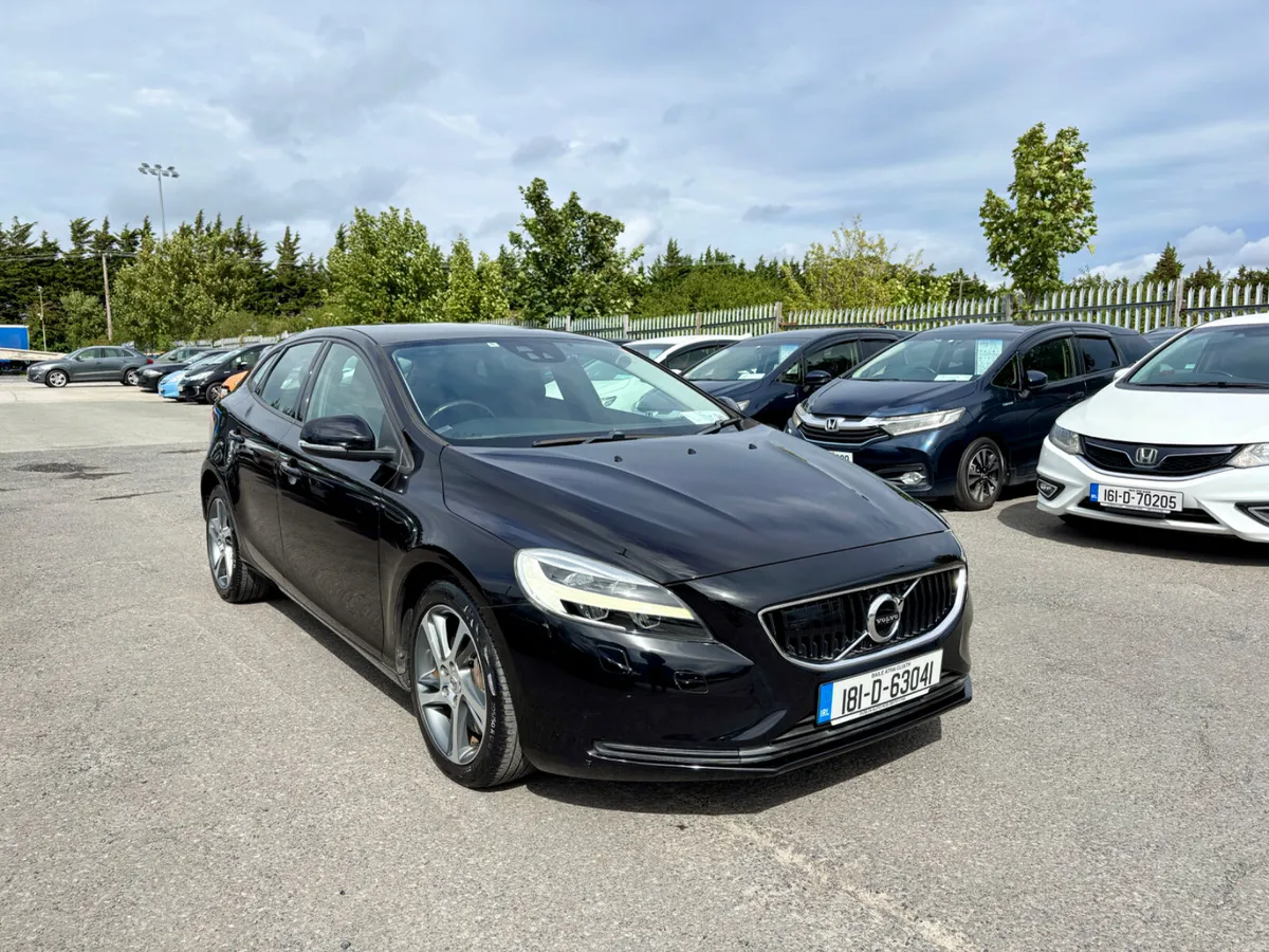 VOLVO V40 2018 2.0, DIESEL D4 - Image 3