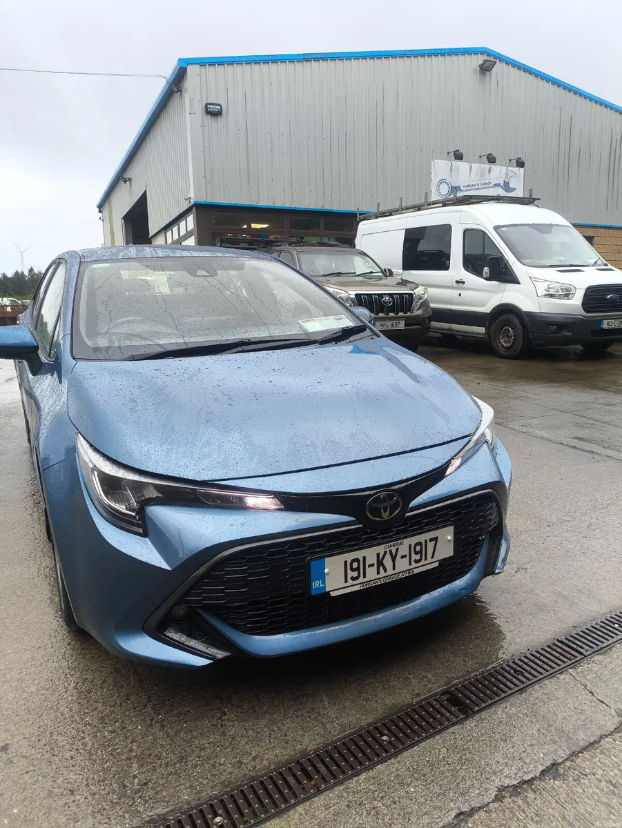 Toyota Corolla 2019 low klms - Image 3