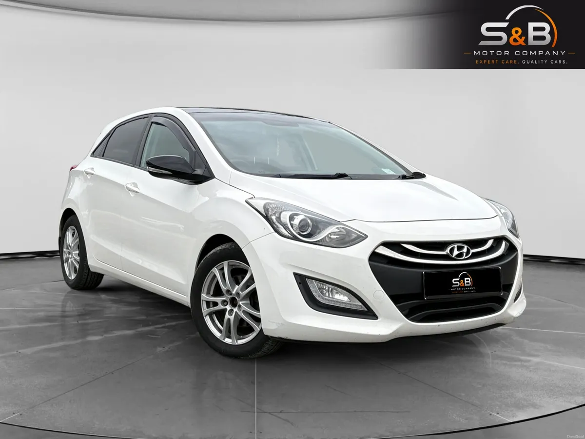 2014 i30 PREMIUM 1.6CRDI PAN SUNROOF HATCHBACK - Image 1