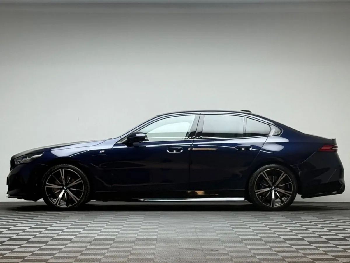 BMW 5-Series 530E M SPORT *PAN ROOF* - Image 4