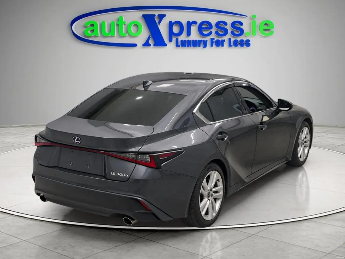 Lexus IS 2.5 Hybrid, Automatic, Sunroof - Image 2