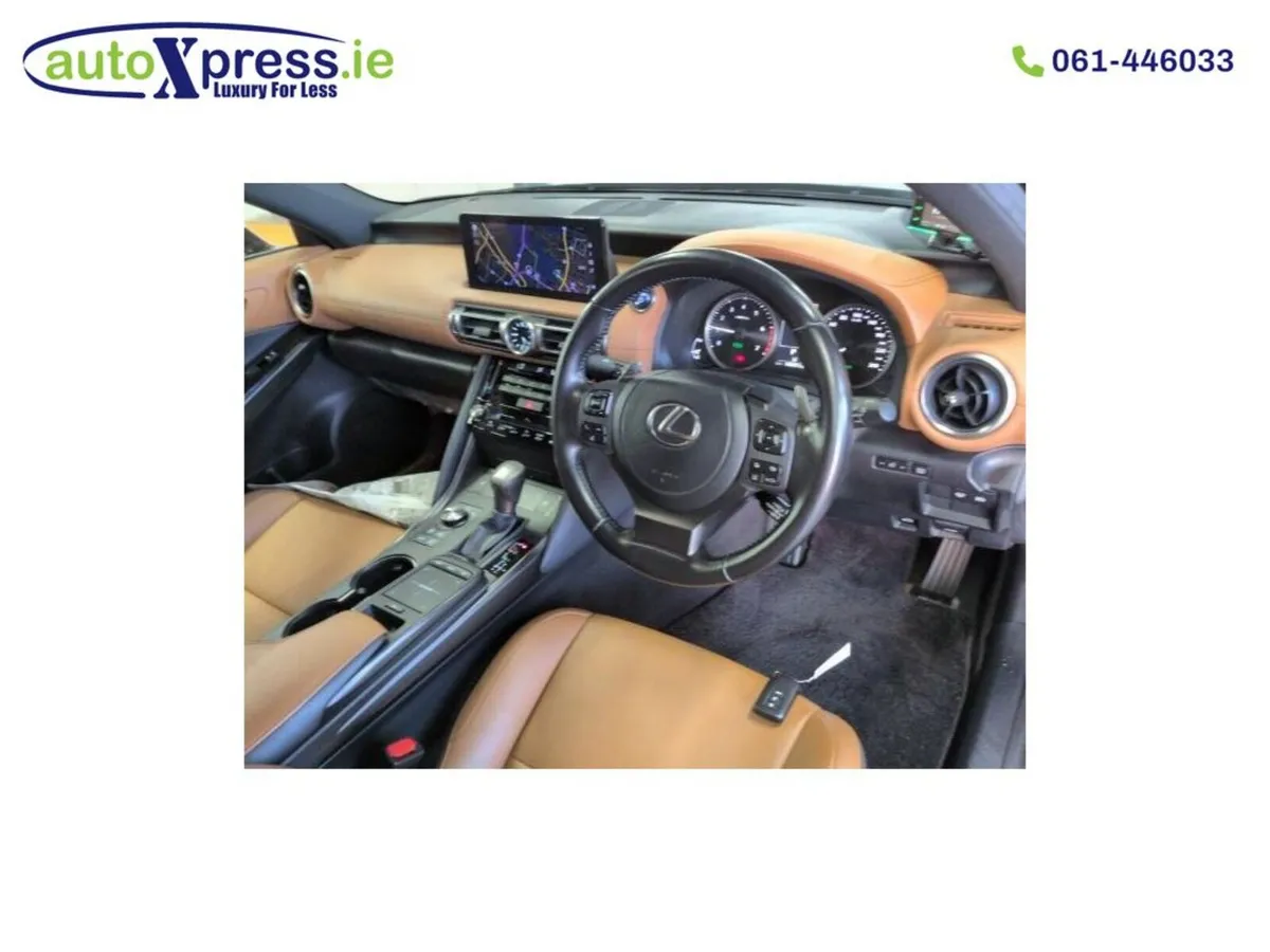 Lexus IS 4WD Hybrid, Automatic - Image 2