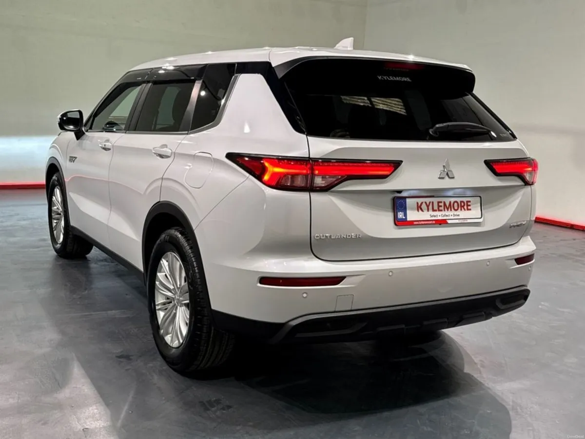 Mitsubishi Outlander 2.4L PETROL PLUG-IN HYBRID AU - Image 5