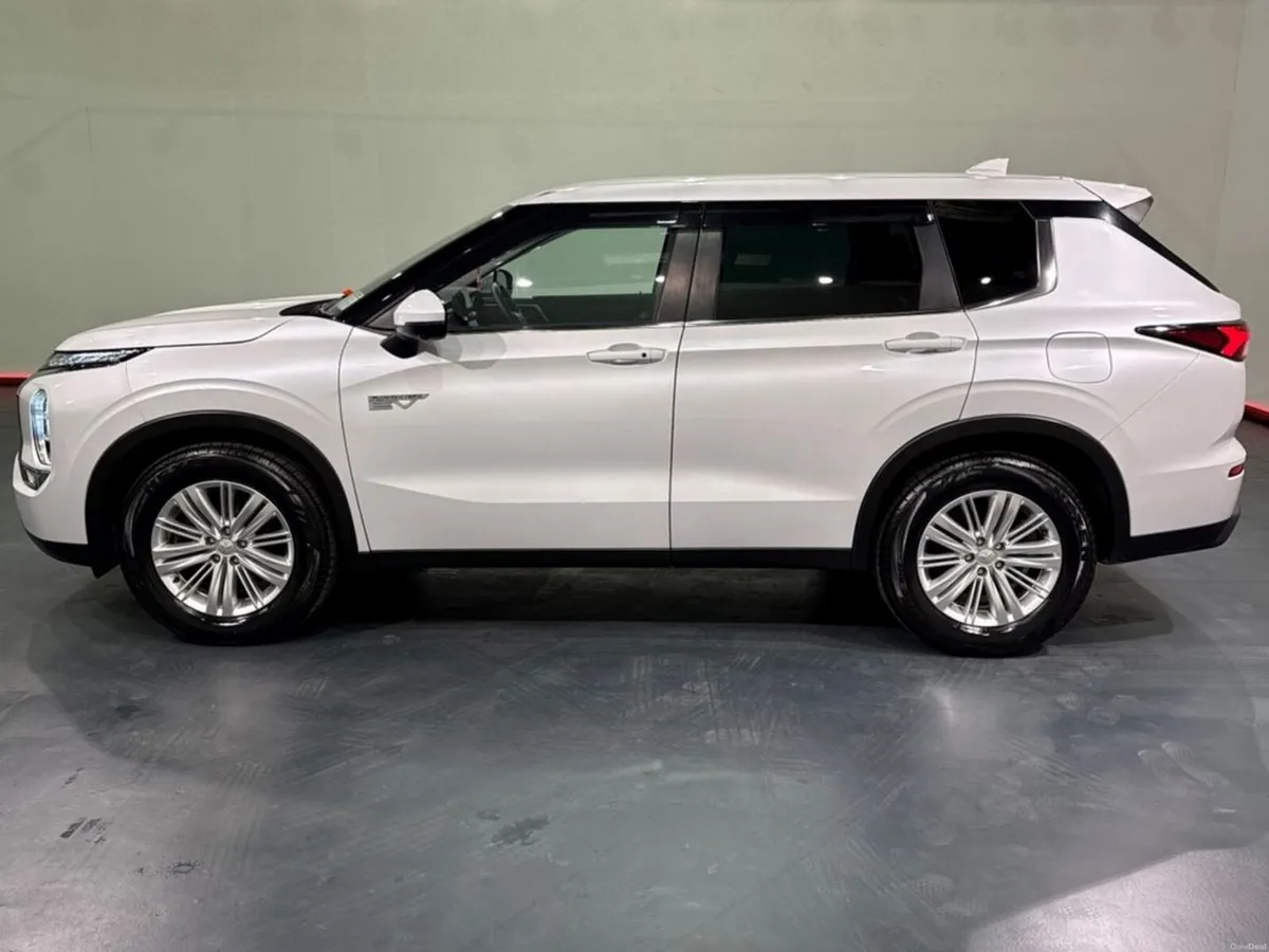 Mitsubishi Outlander 2.4L PETROL PLUG-IN HYBRID AU - Image 6