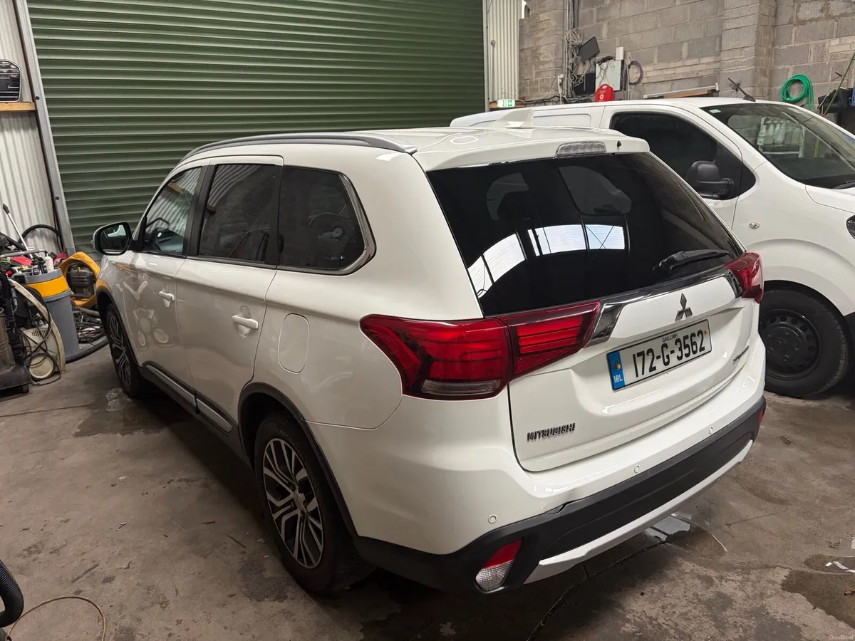 172 MITSUBISHI OUTLANDER 4X4 - Image 4