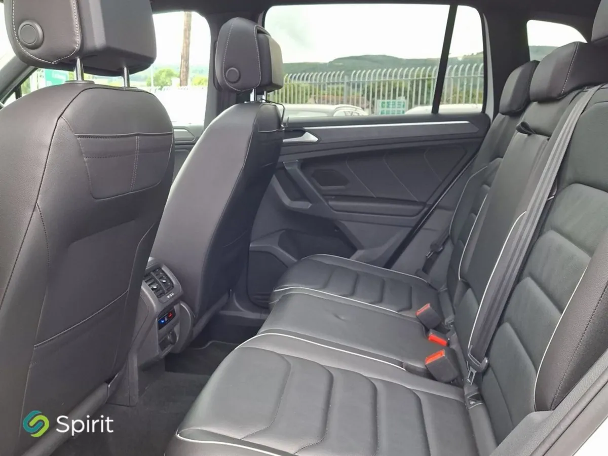 Volkswagen Tiguan PHEV 245HP R-Line SUN ROOF - Image 5