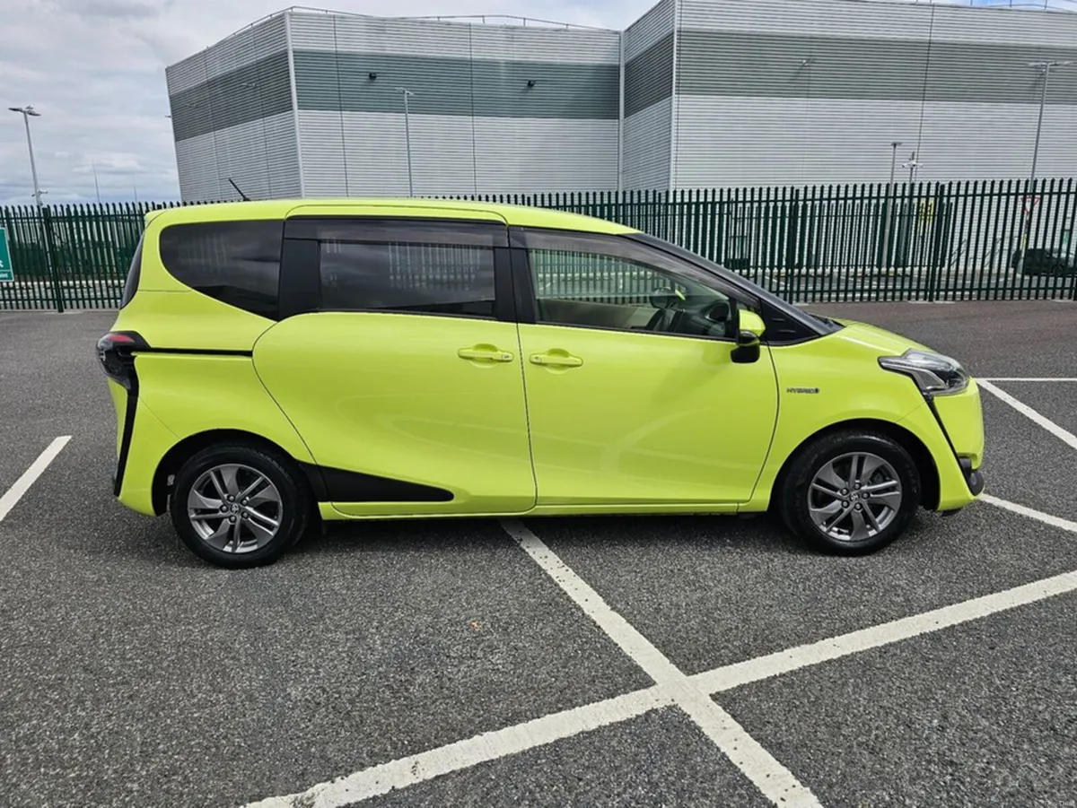Toyota Sienna 1.5 PETROL/ HYBRID, 7 SEATS, AUTOMAT - Image 5