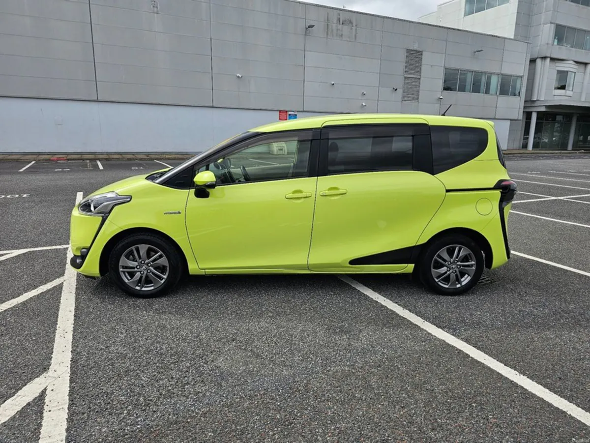 Toyota Sienna 1.5 PETROL/ HYBRID, 7 SEATS, AUTOMAT - Image 6