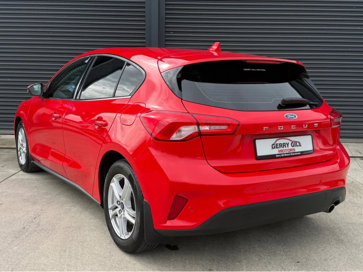 Ford Focus 1.5 TDCI ZETEC 120PS 5DR - Image 5