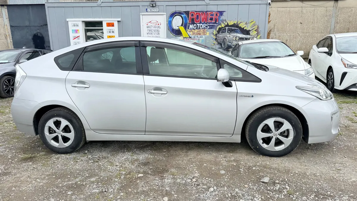 Toyota Prius 2015 Hybrid Low Mileage - Image 3