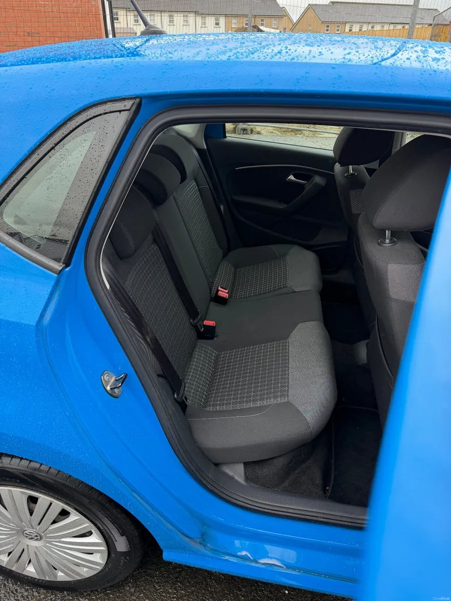 Volkswagen Polo 2015 - Image 2