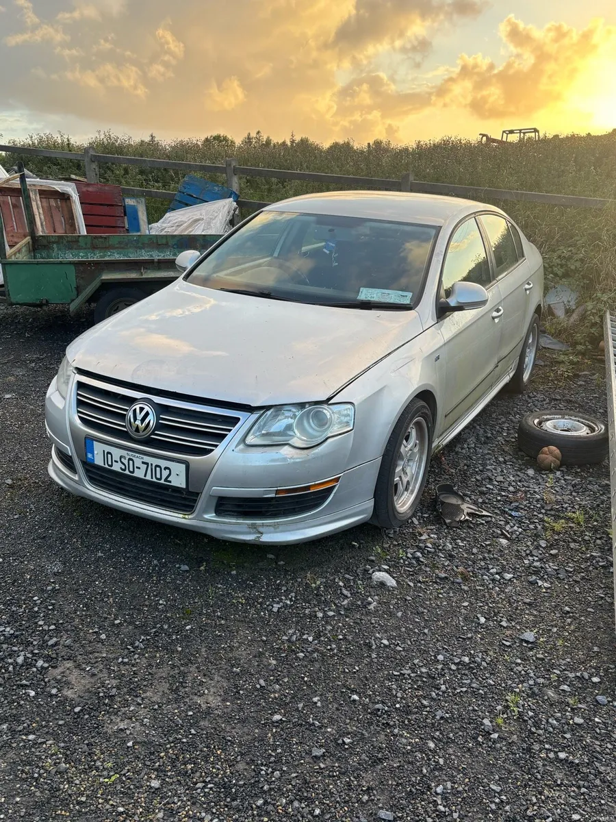 2010 Volkswagen Passat SRI - Image 1