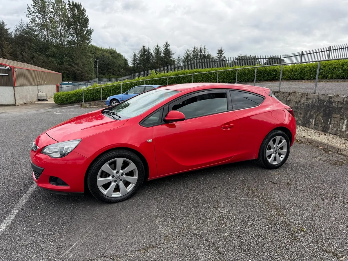 Vauxhall Astra CDTi GTC Sport - Image 4