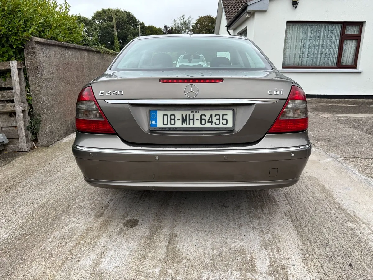 Mercedes-Benz E-Class 2008 - Image 4