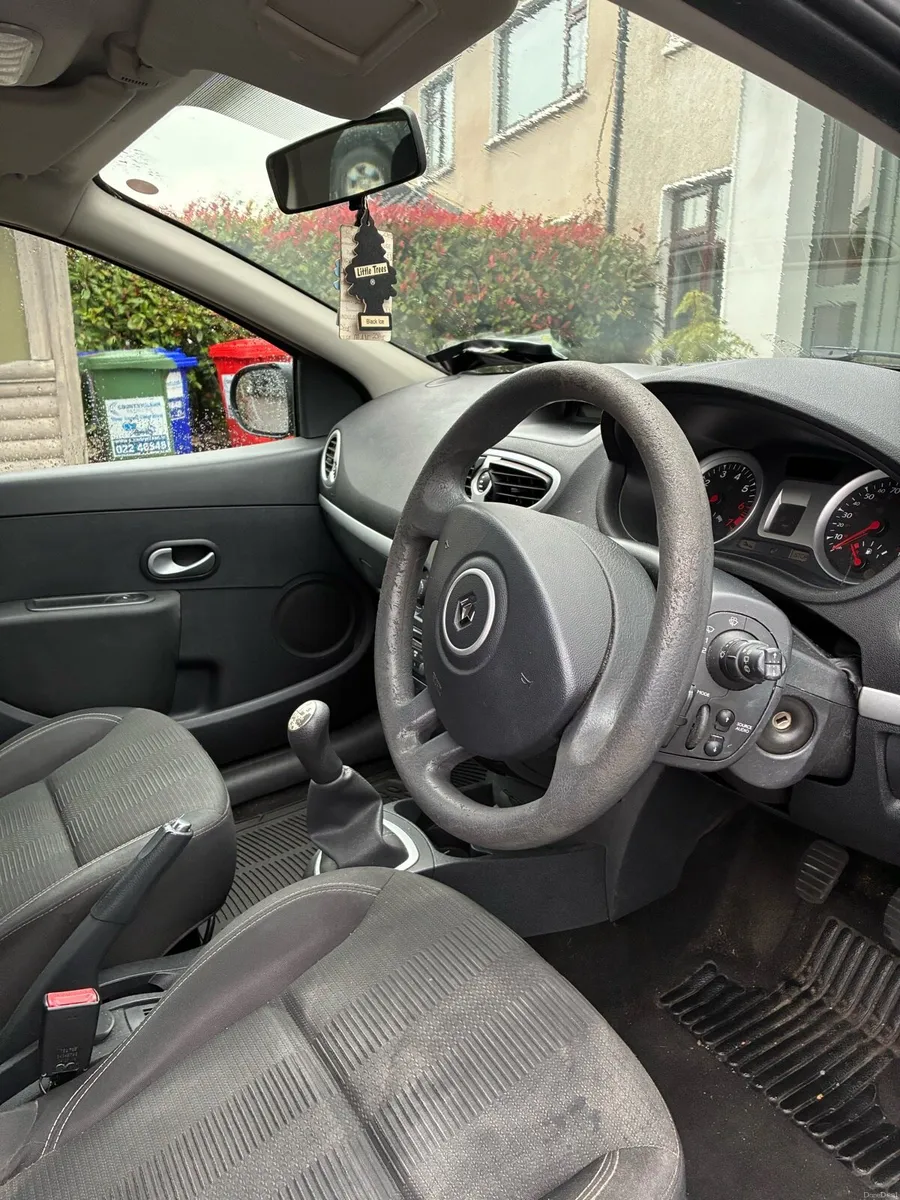 Renault Clio 2011 new tyres, new NCT - Image 5