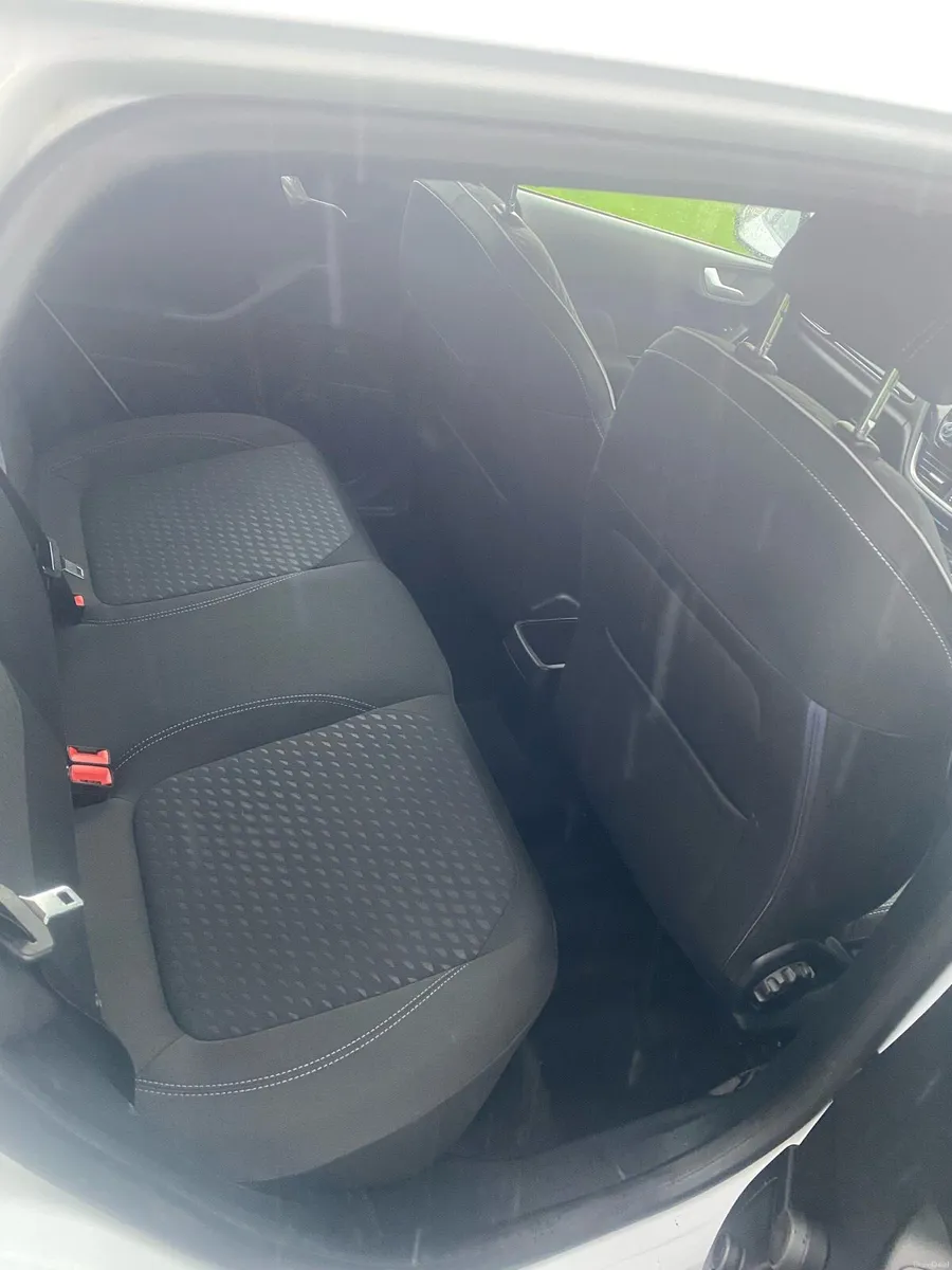 Ford fiesta - Image 6