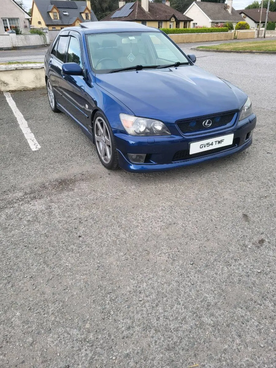Lexus is 200 - Image 1