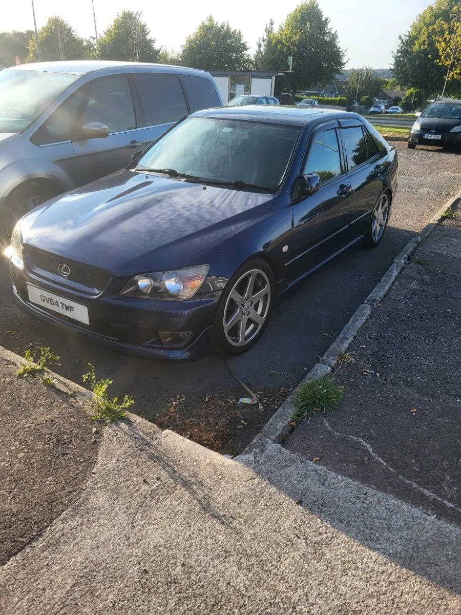 Lexus is 200 - Image 3