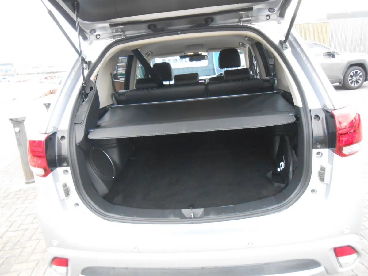 Mitsubishi Outlander PHEV Very High Spec 2017 - Image 5
