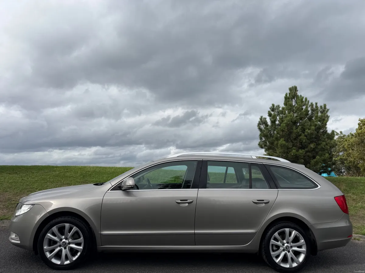 Skoda Superb 2012 COMBI AMBIENTE 2.0 TDI 170 M/T 4 - Image 4