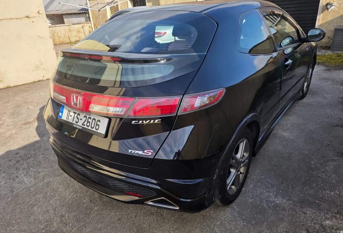Honda Civic 2011 - Image 2
