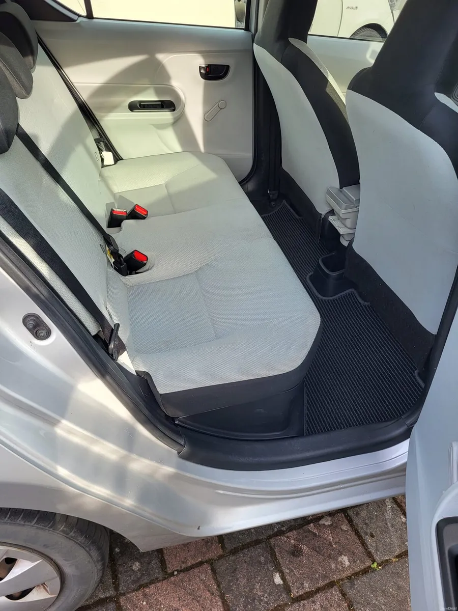 Toyota Aqua Hybrid 6290€ - Image 6