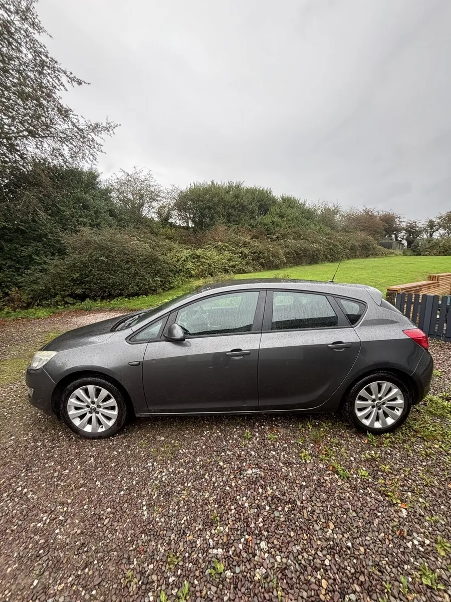 Opel Astra 2010 w/ new NCT - Image 2