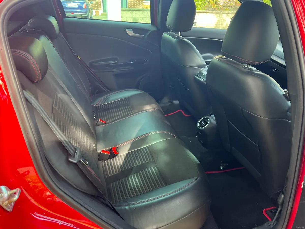 Alfa Romeo Giulietta Quadrifoglio Verde (Manual) - Image 4