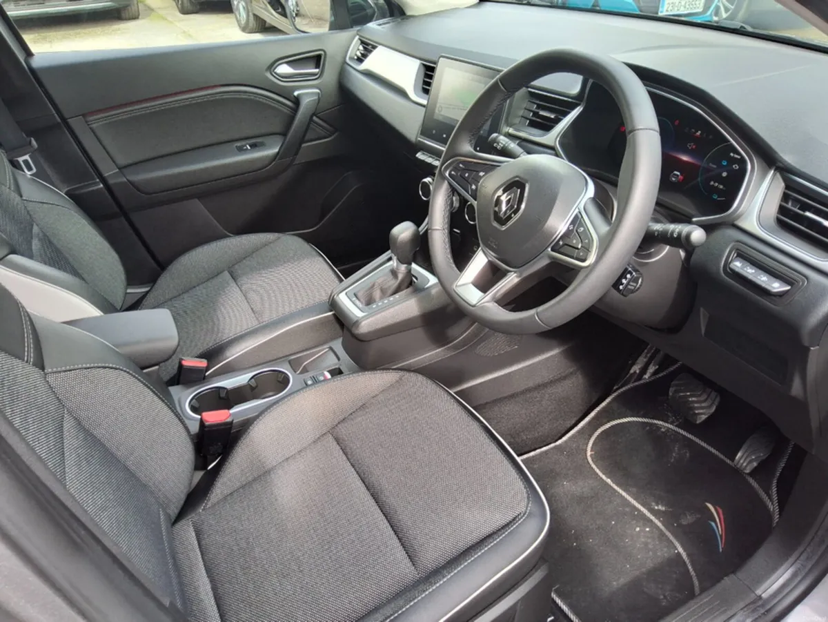 Renault Captur TECHNO E-TECH ** PLUG IN HYBRID ** - Image 6