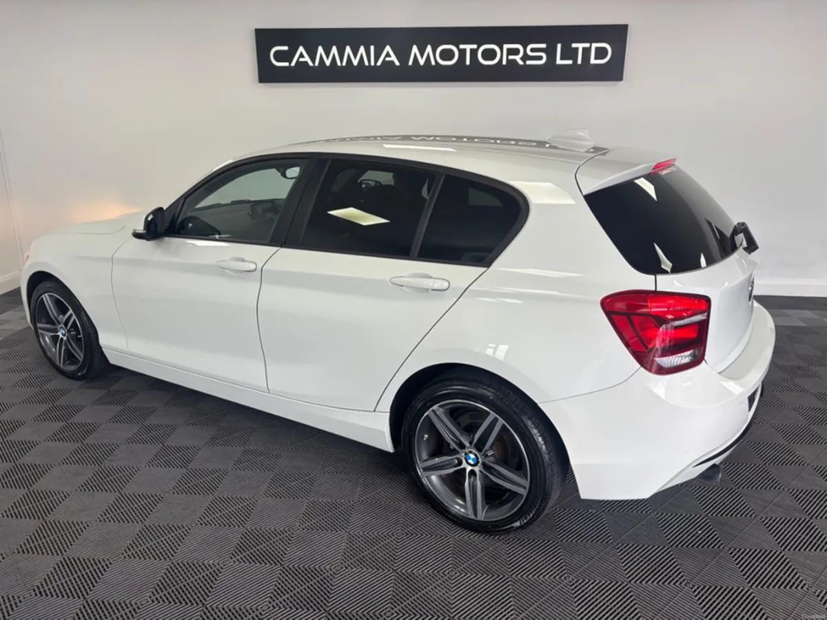 BMW 1-Series D SPORT 5DR - Image 3