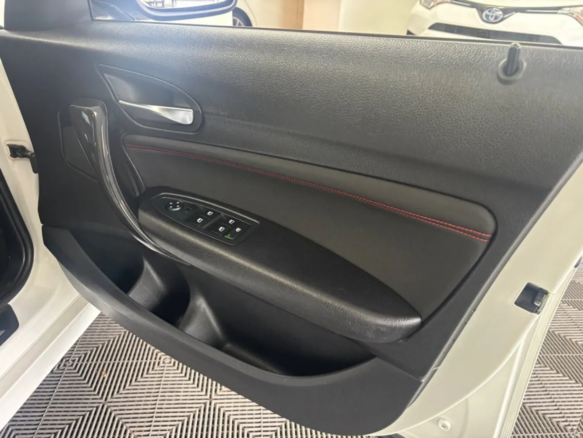 BMW 1-Series D SPORT 5DR - Image 6