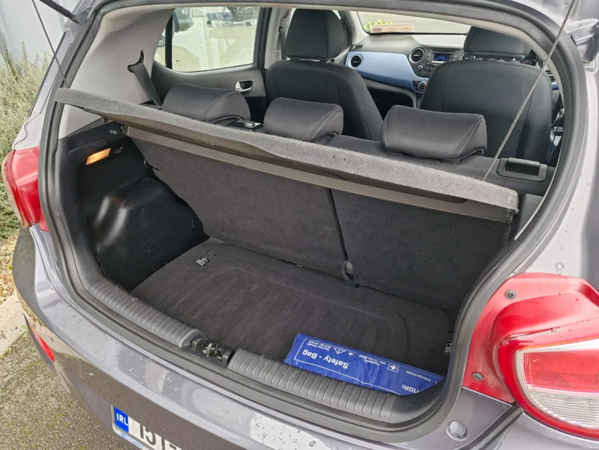 Hyundai i10 DELUXE 4DR - Image 6