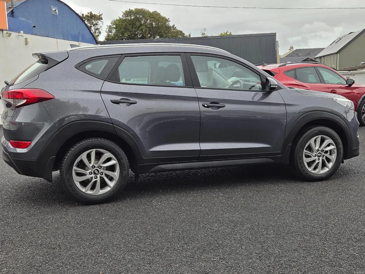 Hyundai Tucson 1.7 SE NAV BLD 116PS 5DR - Image 3