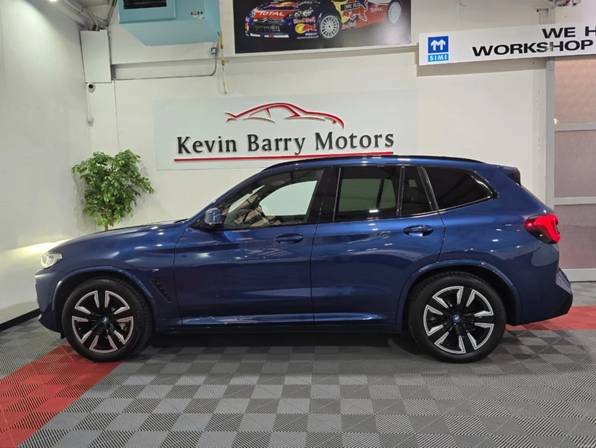 BMW iX3 M SPORT (PAN ROOF / OYSTER LEATHER) AUTOMA - Image 5
