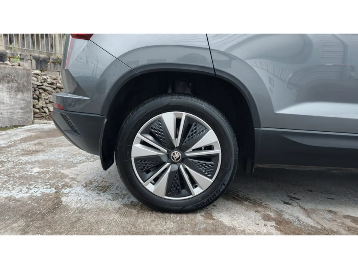 Skoda Karoq FACTORY EXTRAS - PARKING PACK - WINTER - Image 4