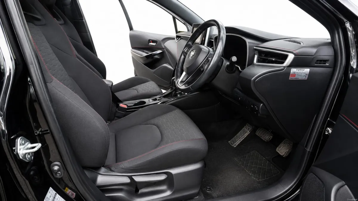 Toyota Corolla 2018 with 3 months warranty - Image 6